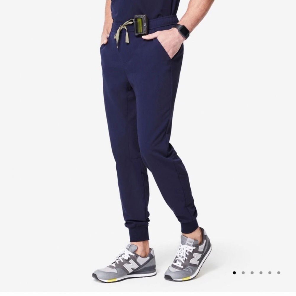 Mens figs tansen jogger scrub pant. Size M short.